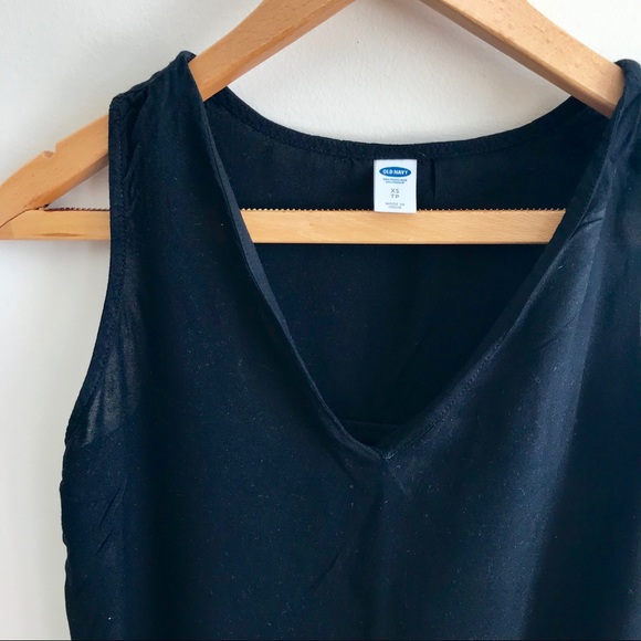 Old Navy Tops - Old Navy V-Neck Linen Black Tank